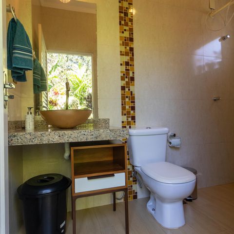 Casa à venda com 254m², 3 quartos e 2 vagasBanheiro externo