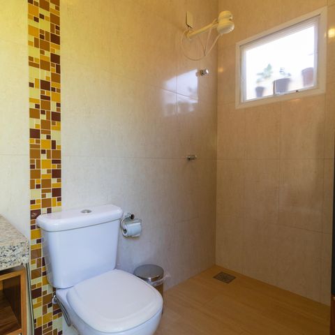 Casa à venda com 254m², 3 quartos e 2 vagasBanheiro externo