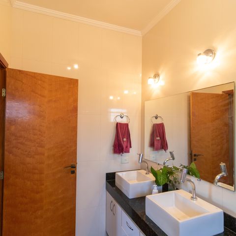 Casa à venda com 254m², 3 quartos e 2 vagasBanheiro da Suíte