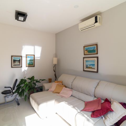 Casa à venda com 254m², 3 quartos e 2 vagasSalas
