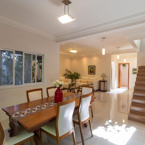 Casa à venda com 254m², 3 quartos e 2 vagasSalas