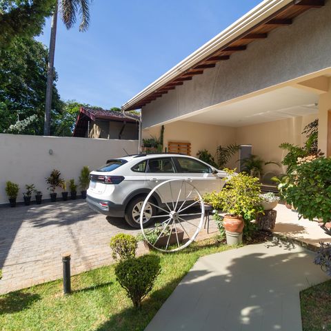Casa à venda com 254m², 3 quartos e 2 vagasFachada
