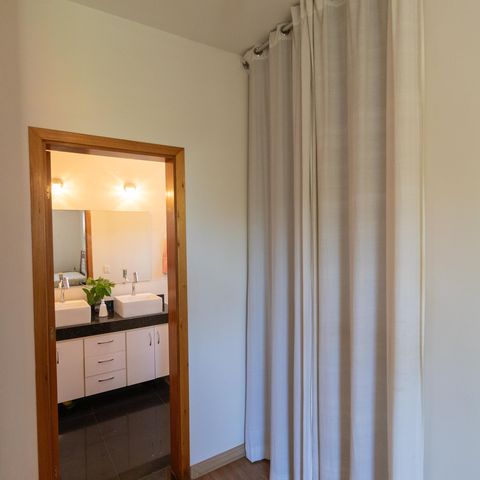 Casa à venda com 254m², 3 quartos e 2 vagasSuíte
