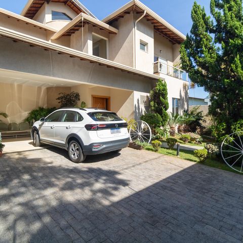 Casa à venda com 254m², 3 quartos e 2 vagasFachada