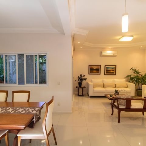 Casa à venda com 254m², 3 quartos e 2 vagasSalas