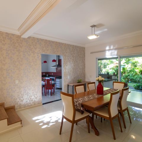 Casa à venda com 254m², 3 quartos e 2 vagasSalas
