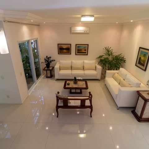Casa à venda com 254m², 3 quartos e 2 vagasSalas