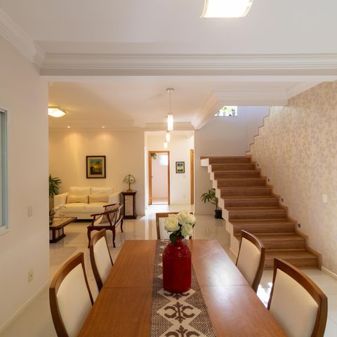Casa à venda com 254m², 3 quartos e 2 vagasSalas
