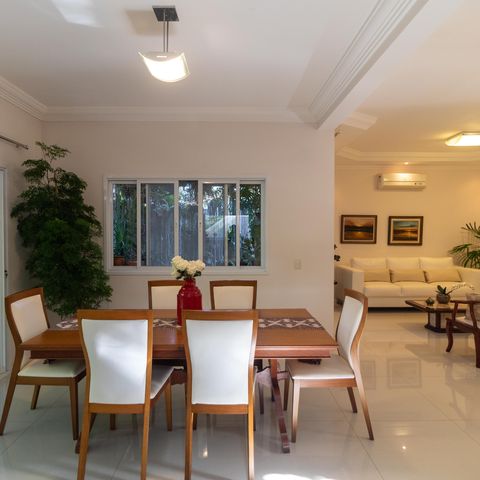 Casa à venda com 254m², 3 quartos e 2 vagasSalas