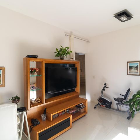 Casa à venda com 254m², 3 quartos e 2 vagasSalas