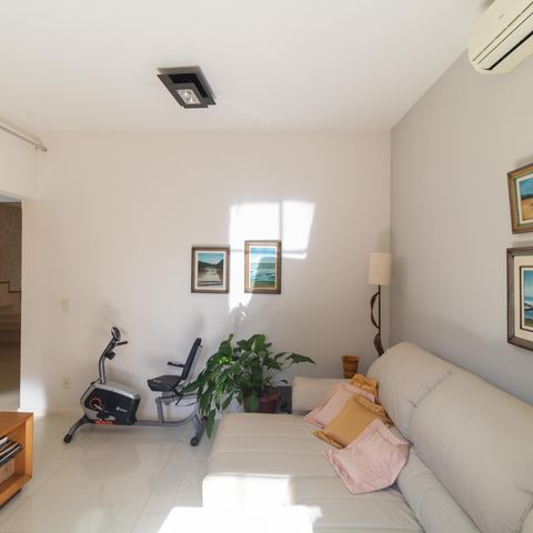 Casa à venda com 254m², 3 quartos e 2 vagasSalas