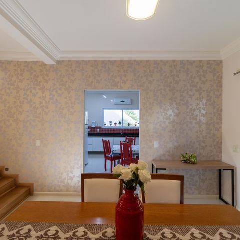Casa à venda com 254m², 3 quartos e 2 vagasSalas