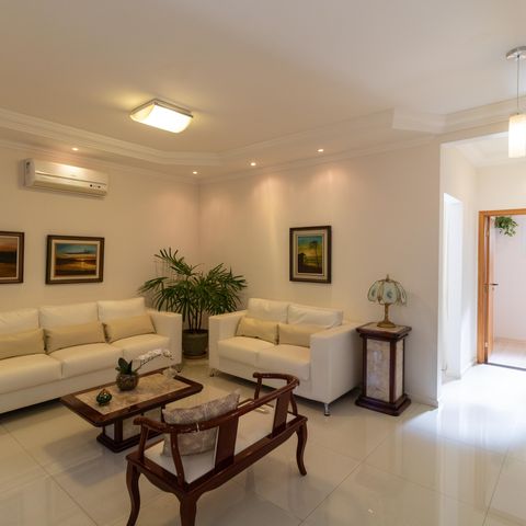 Casa à venda com 254m², 3 quartos e 2 vagasSalas