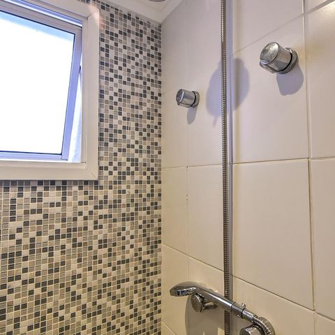 Apartamento à venda com 141m², 3 quartos e 2 vagasChuveiro da Suíte 1