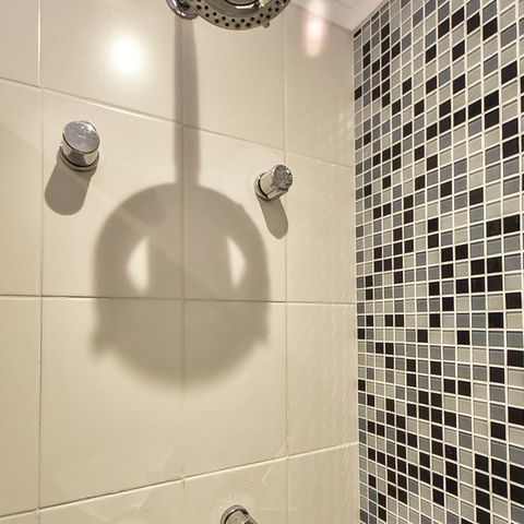 Apartamento à venda com 141m², 3 quartos e 2 vagasChuveiro do Banheiro da Suíte 2