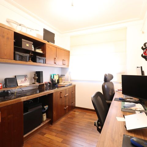 Apartamento à venda com 168m², 4 quartos e 3 vagasEscritório
