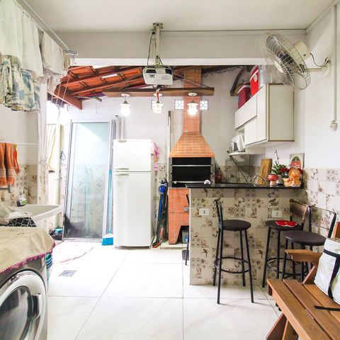 Casa à venda com 130m², 3 quartos e 2 vagas Casa à venda com 130m², 3 quartos e 2 vagasÁrea de Serviço