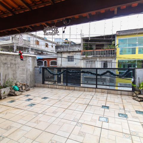 Casa à venda com 130m², 3 quartos e 2 vagas Casa à venda com 130m², 3 quartos e 2 vagasVaranda da Suíte