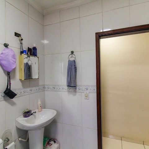 Casa à venda com 130m², 3 quartos e 2 vagas Casa à venda com 130m², 3 quartos e 2 vagasBanheiro da Suíte