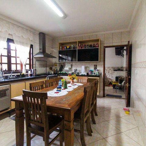 Casa à venda com 130m², 3 quartos e 2 vagas Casa à venda com 130m², 3 quartos e 2 vagasCozinha