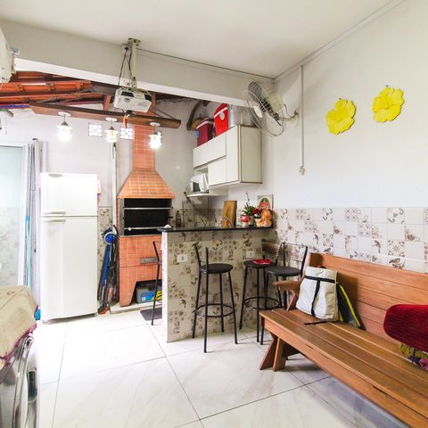 Casa à venda com 130m², 3 quartos e 2 vagas Casa à venda com 130m², 3 quartos e 2 vagasÁrea de Serviço