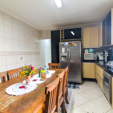Casa à venda com 130m², 3 quartos e 2 vagas Casa à venda com 130m², 3 quartos e 2 vagasCozinha