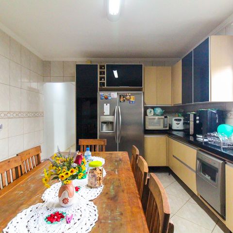 Casa à venda com 130m², 3 quartos e 2 vagas Casa à venda com 130m², 3 quartos e 2 vagasCozinha