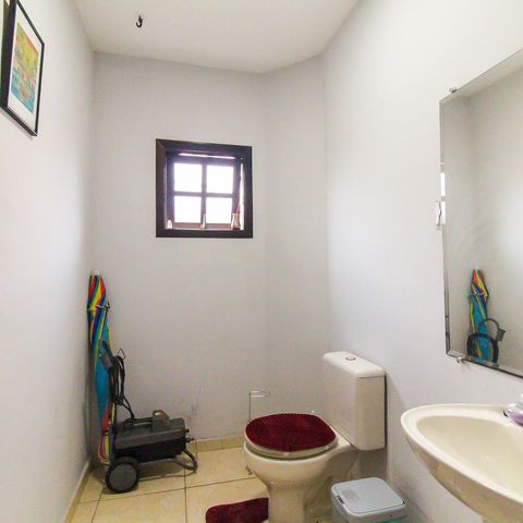 Casa à venda com 130m², 3 quartos e 2 vagas Casa à venda com 130m², 3 quartos e 2 vagasLavabo
