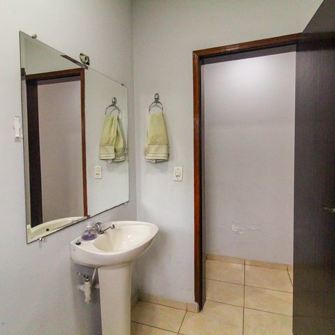 Casa à venda com 130m², 3 quartos e 2 vagas Casa à venda com 130m², 3 quartos e 2 vagasLavabo