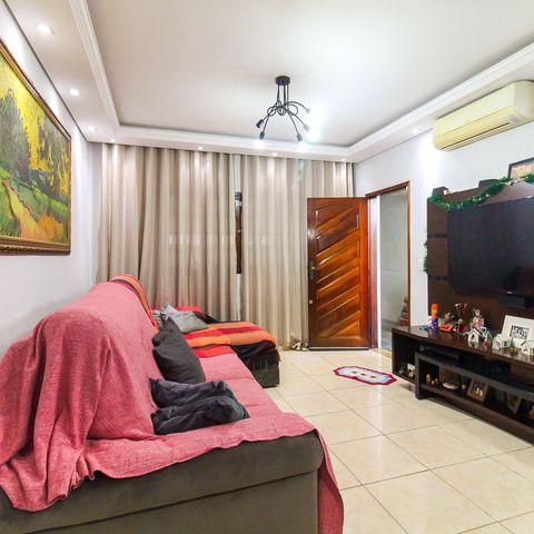 Casa à venda com 130m², 3 quartos e 2 vagas Casa à venda com 130m², 3 quartos e 2 vagasSala