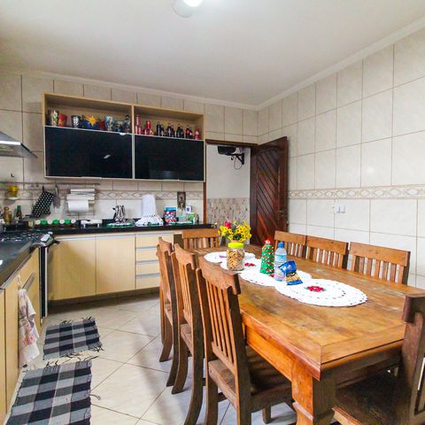 Casa à venda com 130m², 3 quartos e 2 vagas Casa à venda com 130m², 3 quartos e 2 vagasCozinha