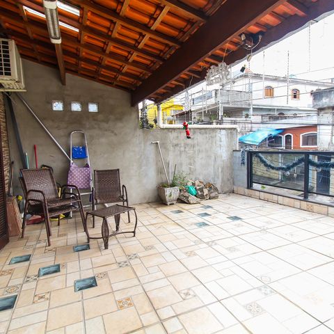 Casa à venda com 130m², 3 quartos e 2 vagas Casa à venda com 130m², 3 quartos e 2 vagasVaranda da Suíte