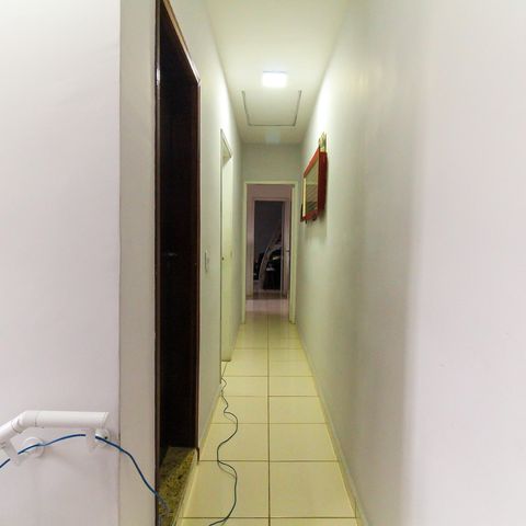 Casa à venda com 130m², 3 quartos e 2 vagas Casa à venda com 130m², 3 quartos e 2 vagasHall