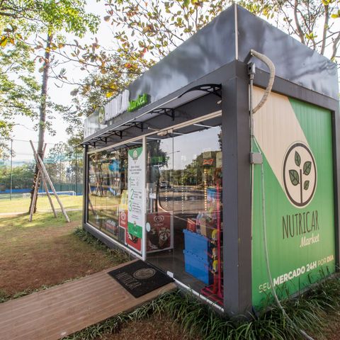 Casa de condomínio à venda com 300m², 3 quartos e 4 vagasMercado