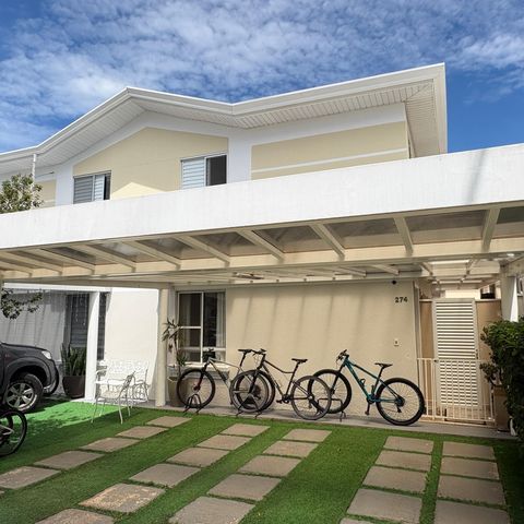 Casa de condomínio à venda com 110m², 3 quartos e 2 vagasFachada