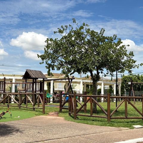 Casa de condomínio à venda com 110m², 3 quartos e 2 vagasÁrea comum - Playground