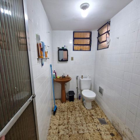 Casa à venda com 100m², 1 quarto e 2 vagas Casa à venda com 100m², 1 quarto e 2 vagasBanheiro