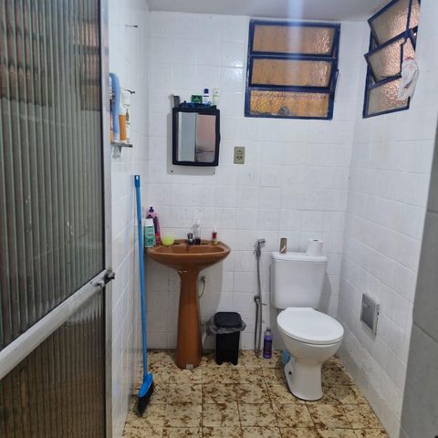 Casa à venda com 100m², 1 quarto e 2 vagas Casa à venda com 100m², 1 quarto e 2 vagasBanheiro