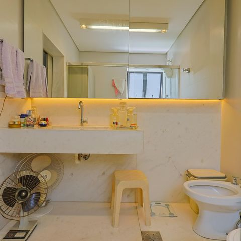 Apartamento para alugar com 300m², 4 quartos e 3 vagas Apartamento para alugar com 300m², 4 quartos e 3 vagasBanheiro da Suíte