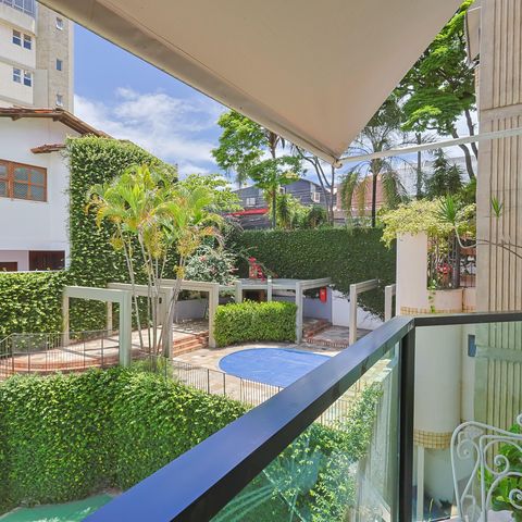 Apartamento para alugar com 300m², 4 quartos e 3 vagas Apartamento para alugar com 300m², 4 quartos e 3 vagasVaranda da Sala 1