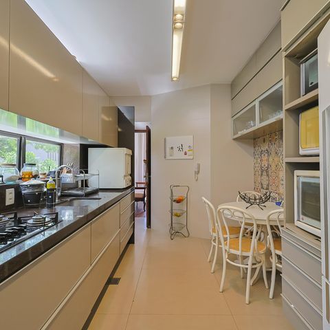 Apartamento para alugar com 300m², 4 quartos e 3 vagas Apartamento para alugar com 300m², 4 quartos e 3 vagasCozinha