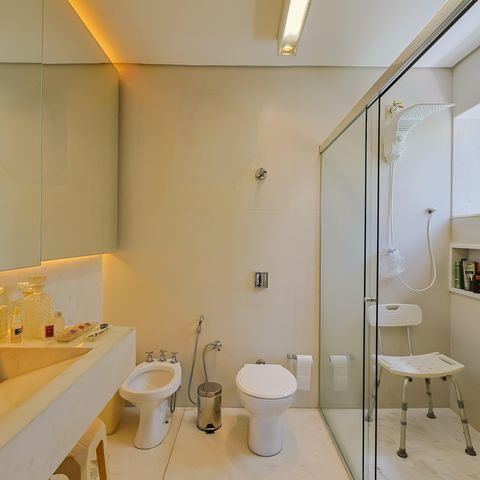Apartamento para alugar com 300m², 4 quartos e 3 vagas Apartamento para alugar com 300m², 4 quartos e 3 vagasBanheiro da Suíte