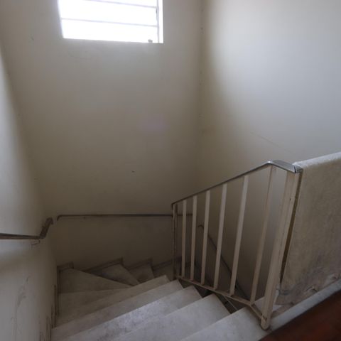 Casa à venda com 125m², 2 quartos e 2 vagasEscada