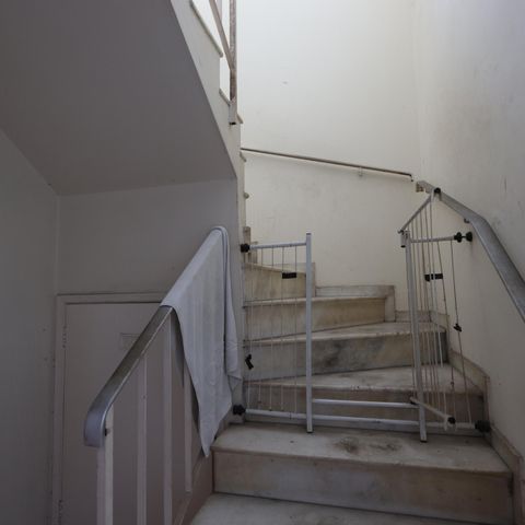 Casa à venda com 125m², 2 quartos e 2 vagasEscada
