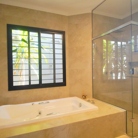 Casa à venda com 292m², 4 quartos e 4 vagasBanheiro da Suíte
