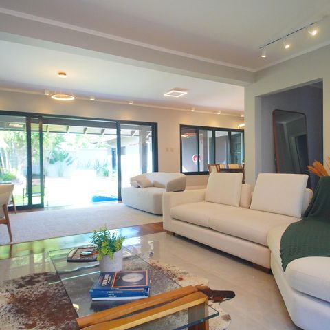 Casa à venda com 292m², 4 quartos e 4 vagasSala