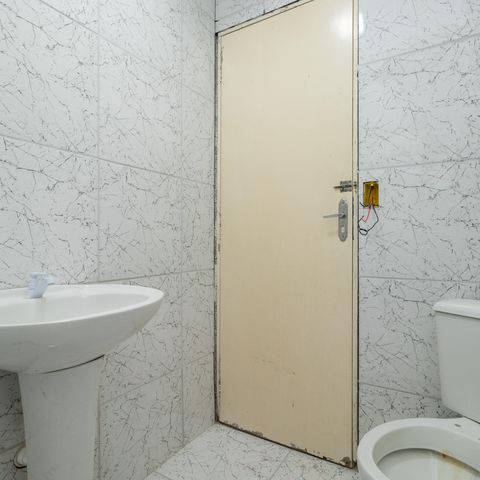 Apartamento para alugar com 68m², 2 quartos e sem vagaBanheiro