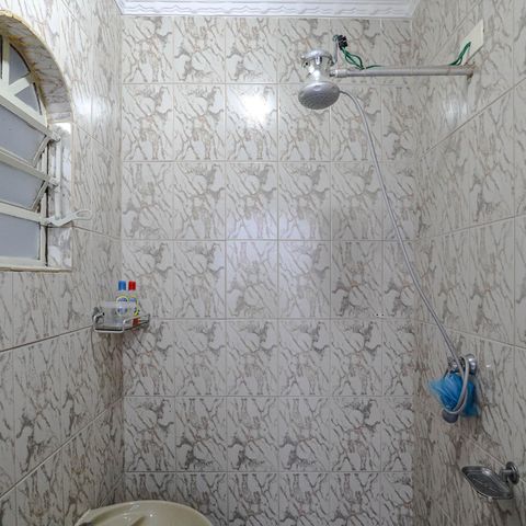 Casa para alugar com 330m², 3 quartos e 2 vagas Casa para alugar com 330m², 3 quartos e 2 vagasBanheiro de Serviço