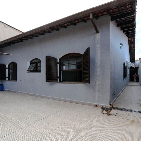 Casa para alugar com 330m², 3 quartos e 2 vagas Casa para alugar com 330m², 3 quartos e 2 vagasQuintal