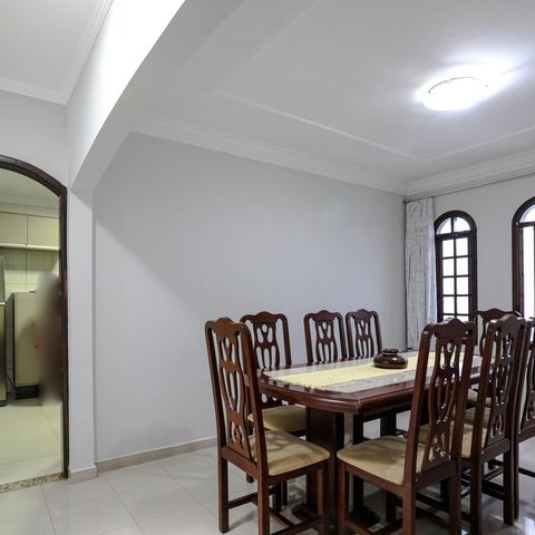 Casa para alugar com 330m², 3 quartos e 2 vagas Casa para alugar com 330m², 3 quartos e 2 vagasSala de Jantar